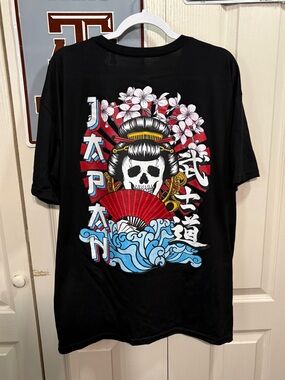 Launder Black Graphic Short-Sleeve Men’s Tee with Geisha Skull Print